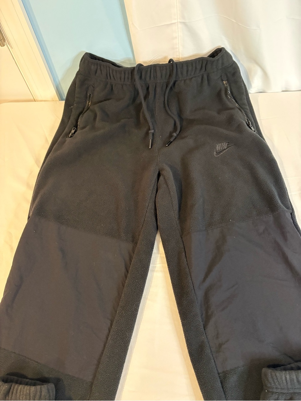 Nike Black Two‑Tone Fleece Joggers with Zipper Pockets